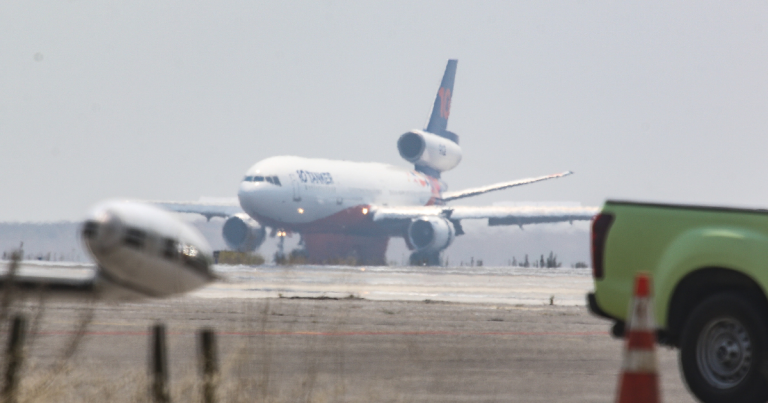 Deportan a 40 chilenos desde Estados Unidos: avión arribará este jueves