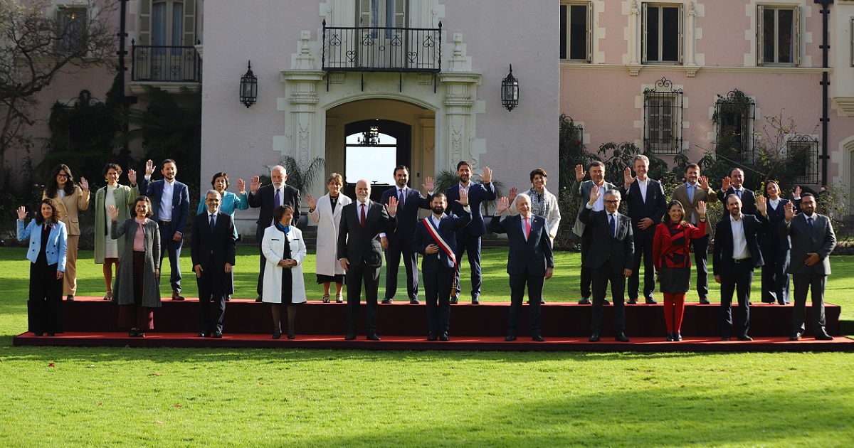 Foto oficial de Gabriel Boric y sus ministros para Cuenta Pública 2025
