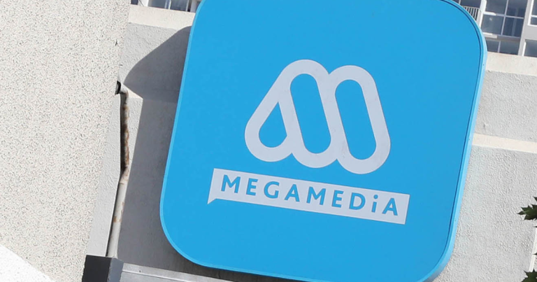 Periodista de Mega se llenó de mensajes de excolegas tras ser despedida del canal: 