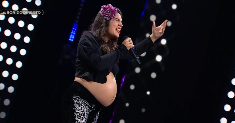 Con ocho meses de embarazo: participante se lució como doble de Mon Laferte en 'Mi Nombre Es'