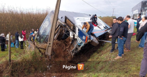 Bus de dos pisos volcó en la altura de Ñiquén en el Ñuble hay múltiples heridos
