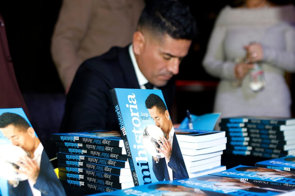 Kike Acuña lanzó libro autobiográfico