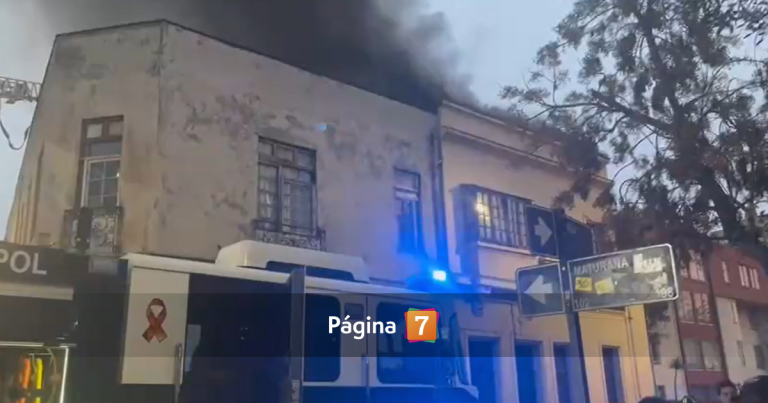Incendio en vivienda de Santiago Centro: más de una decena de carros de bomberos llegó al lugar