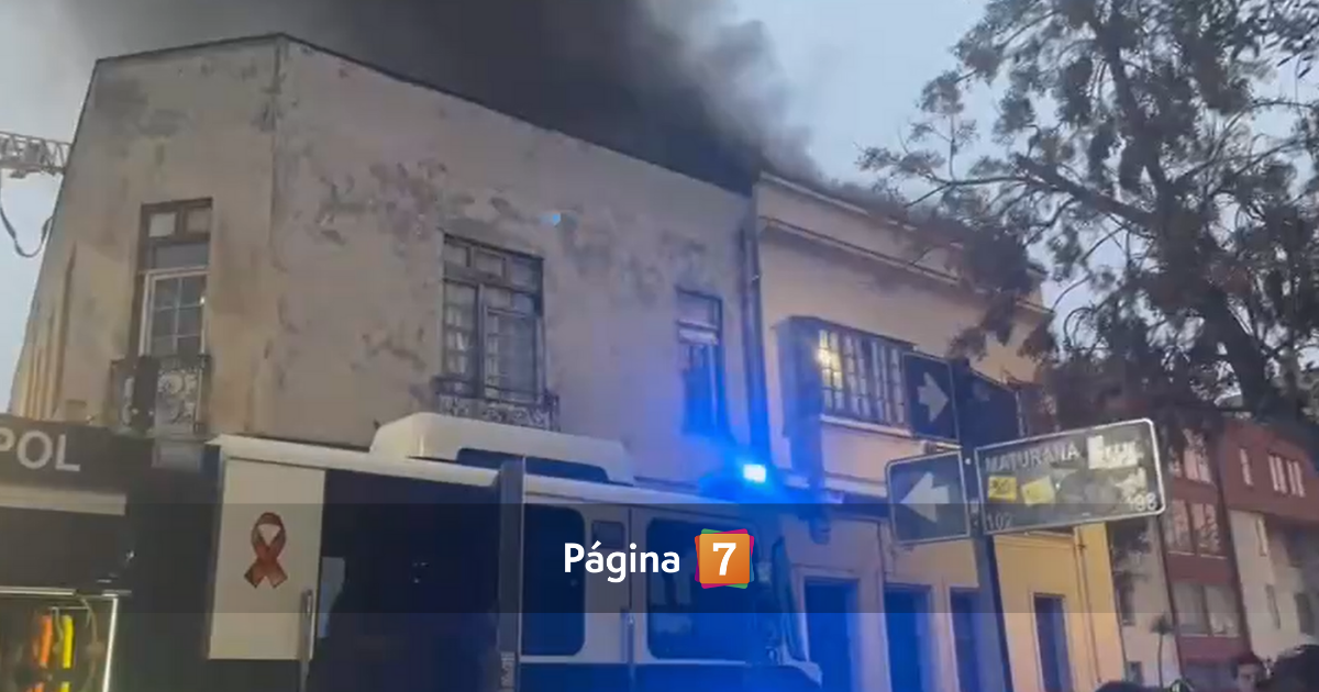 Registran incendio en vivienda de Santiago Centro llegó más de una decena de carros de bomberos