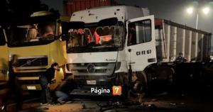 Se volcó un camión un muerto tras colisión múltiple en Cartagena