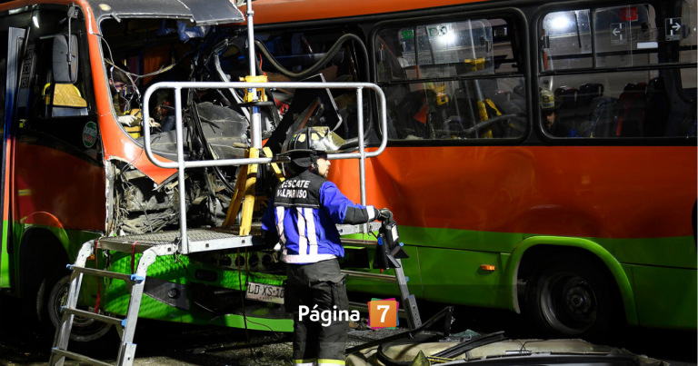 Revelan nuevas imágenes de accidente de dos microbuses en Valparaíso: ambos choferes murieron