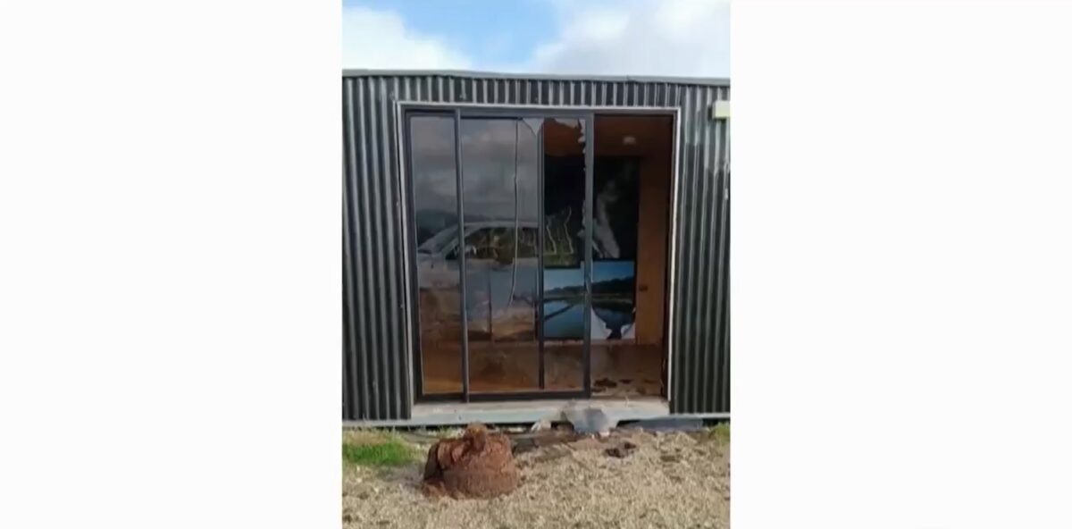 Oficina de Martín de los Santos en Pichilemu fue destrozada