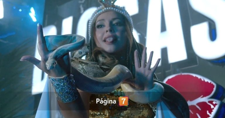 Con un osado atuendo de Cleopatra: así fue el show de Camila Polizzi en club nocturno de Santiago