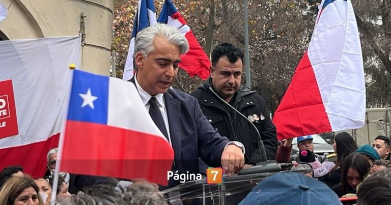 Kurt Carrera acompañó a ME-O a inscribir su candidatura presidencial: 