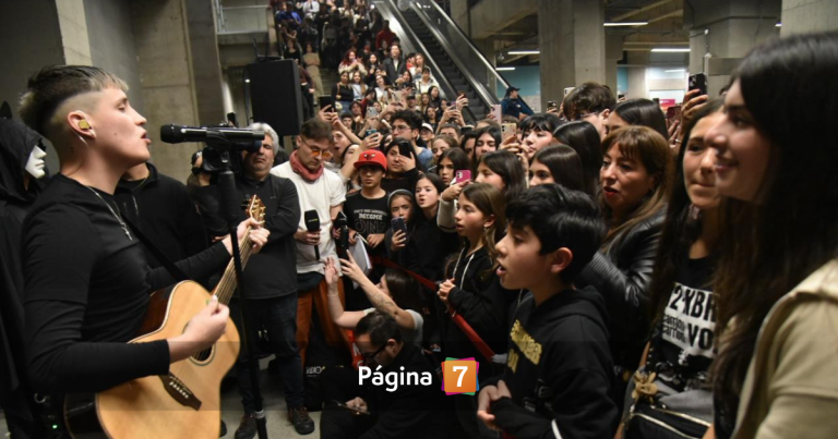 Kidd Voodoo sorprende con show en Metro de Santiago: cantó inédito tema de su nuevo disco