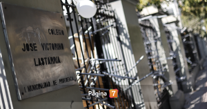 Estudiante resulta quemado tras manipular bomba molotov en medio de disturbios en Liceo Lastarria