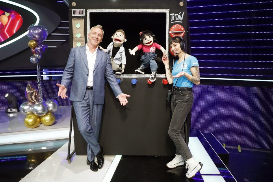 Martín Cárcamo y Viviana Paulina presentaron especial sorpresa por los 4 años de Qué dice Chile