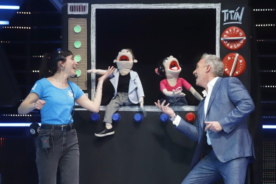 Martín Cárcamo y Viviana Paulina presentaron especial sorpresa por los 4 años de Qué dice Chile