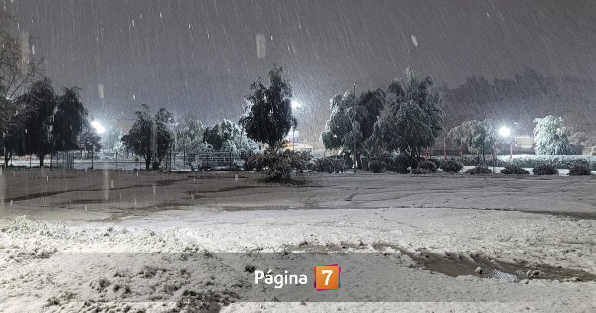 Suspensión clases en la Región Metropolitana por lluvias y nieve: revisa las comunas afectadas