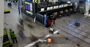 ¿Por qué hay 30 piernas humanas retenidas hace un año en el Aeropuerto de Santiago?