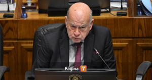 Senador José Miguel Insulza fue internado de urgencia en Clínica Alemana