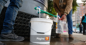 La forma correcta de almacenar agua para el megacorte programado en la RM: afectará a 6 comunas