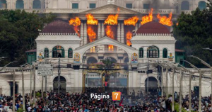 Muere quemada esposa de ex primer ministro de Nepal: manifestantes incendiaron su casa