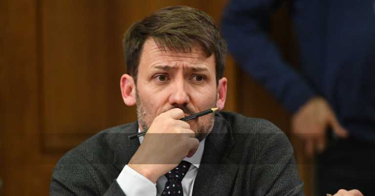 El temor del exministro Diego Pardow ante acusación constitucional por error en tarifas eléctricas