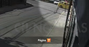 Revelan video el momento exacto en que delincuentes chocan a furgón escolar en Recoleta