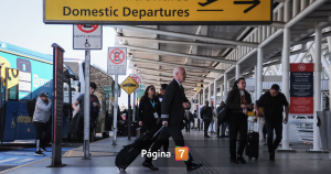 Caos en Aeropuerto de Santiago: pasajero uruguayo alertó sobre posible bomba en vuelo Latam