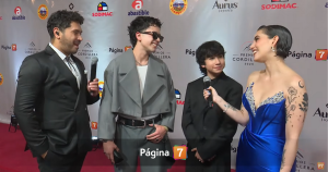 El paso de Chiki y Carlos Meneses por la alfombra roja de los Premios Cordillera