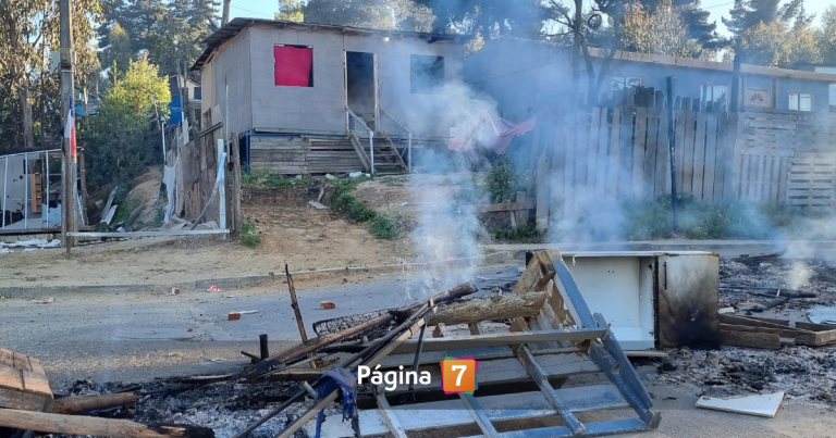 Desalojo de campamento de Placilla en Valparaíso se realiza en medio de barricadas
