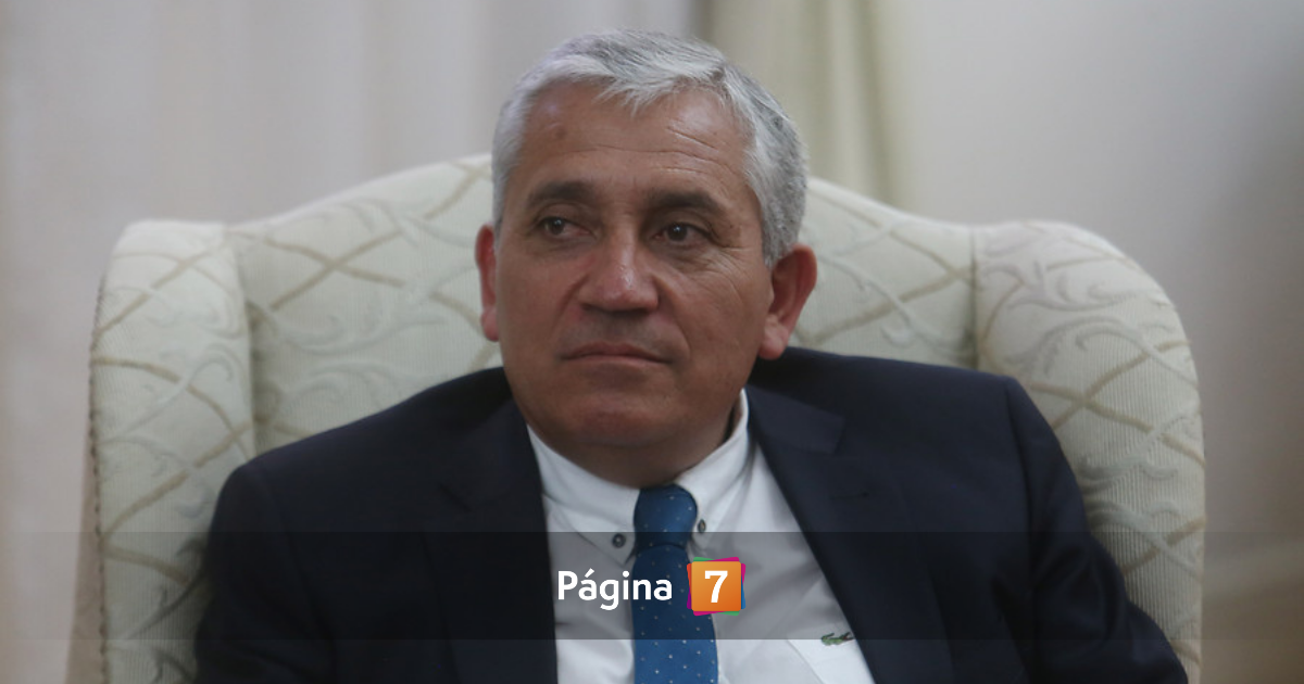 Héctor Espinosa, exdirector de la PDI, quedó en prisión preventiva por delitos de corrupción