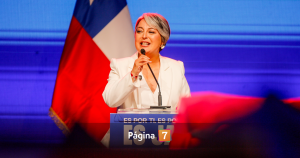 Jara saludó a candidatos y recordó "horrible" campaña contra Matthei tras pasar a segunda vuelta