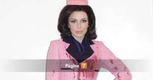 Julia Fox enfrenta duras críticas por sangriento disfraz inspirado en Jackie Kennedy