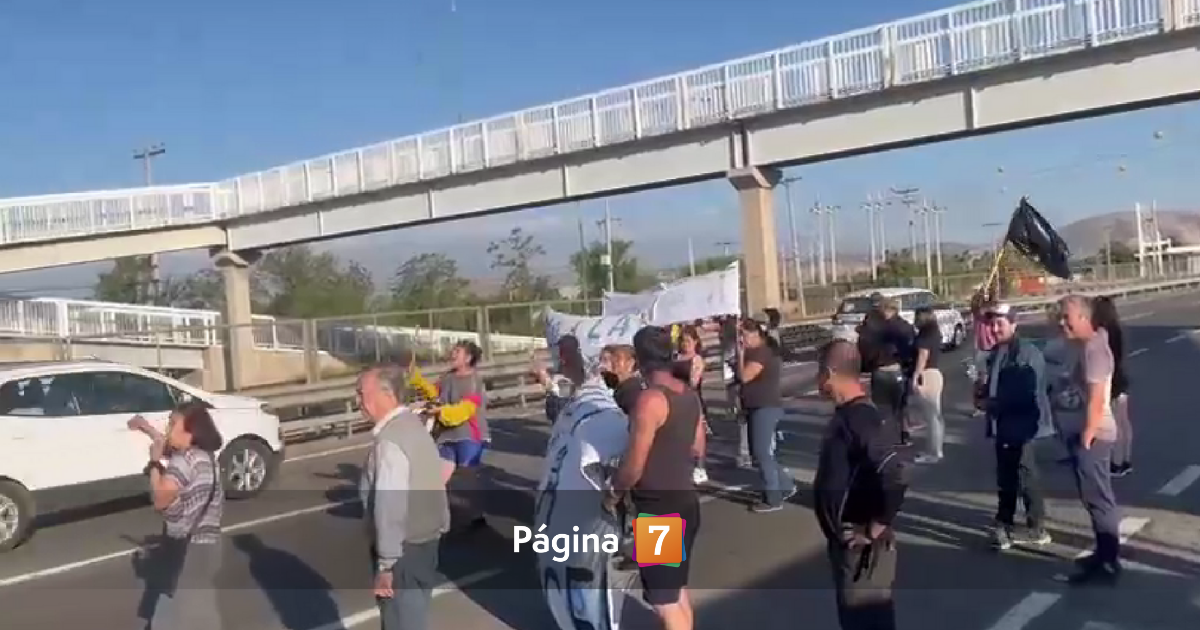 Vecinos protestan por cambio a cárcel común de Punta Peuco: reportan congestión vehicular