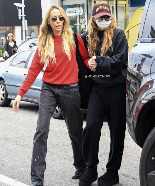 Miley Cyrus preocupa a fanáticos: reportan que tuvo que ser hospitalizada de emergencia