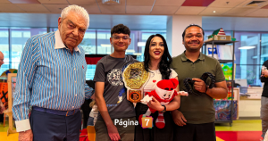 Con cuernos y cinturón de campeona: así fue la visita de Stephanie Vaquer y su pareja a la Teletón