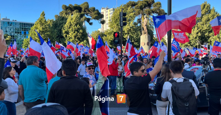 Banderas y bocinas: Adherentes celebran a lo largo de Chile el triunfo de José Antonio Kast