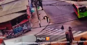 Joven muere atropellada por bus en peligrosa esquina de Valparaíso: cruzó en paso de cebra
