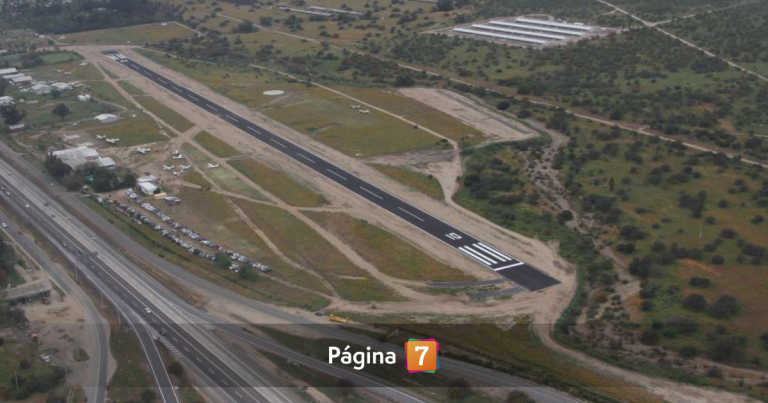 Reportan que avioneta capotó en parcela colindante con aeródromo de Curacaví: piloto está lesionado