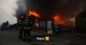 "Mi papá no quería salir": el duro relato de joven bombera que perdió su casa en incendio de Lirquén