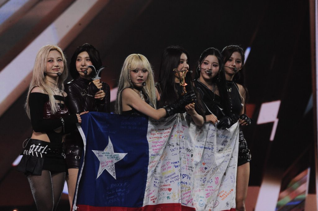 NMIXX se lleva las gaviotas en Viña