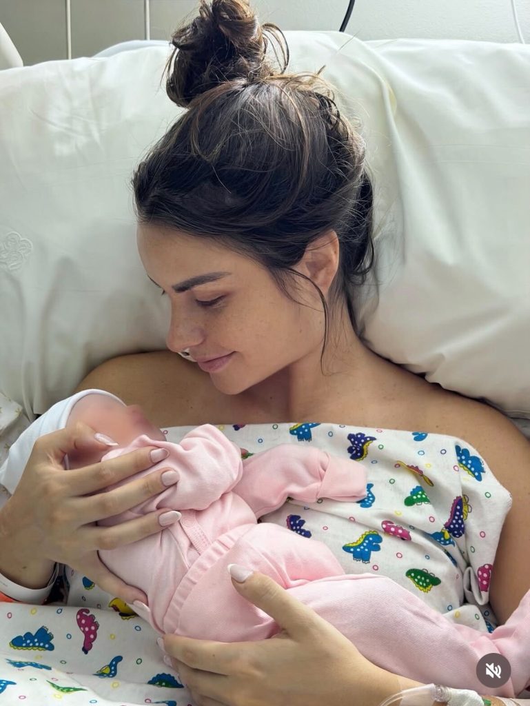 Emilia Dides impacta con foto de su nuevo físico a solo días de dar a luz: "¡Milagro del Señor!"