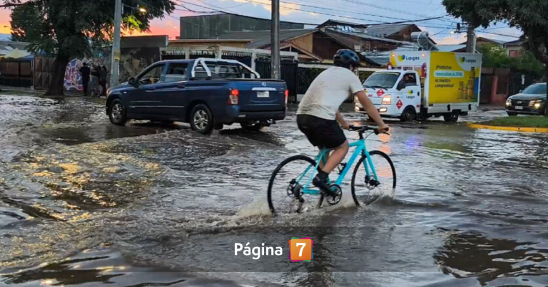 ¿Volvió la luz? Reportan paulatino retorno de energía eléctrica tras intensas lluvias en Santiago
