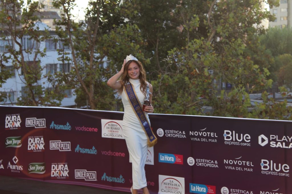 Así fue el piscinazo de Skarleth Labra, la reina del Festival de Viña del Mar 2026