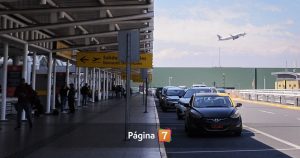 Activan alerta por presunto explosivo en el aeropuerto de Santiago: esto es lo que se sabe
