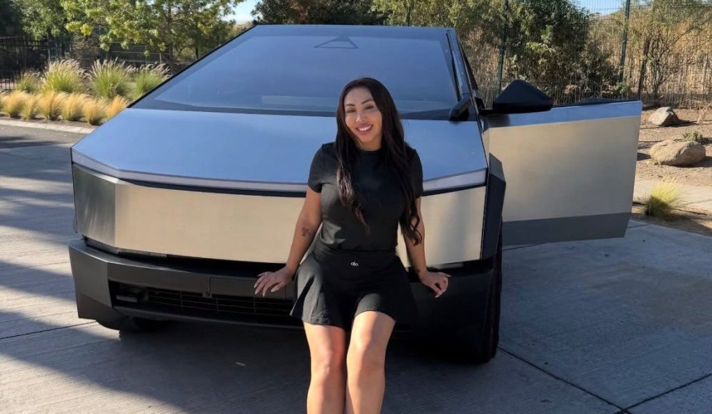 Naya Fácil mostró su nuevo auto, un Tesla Cybertruck