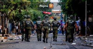 Tensión en Barrio Meiggs: nuevos enfrentamientos entre ambulantes y Carabineros