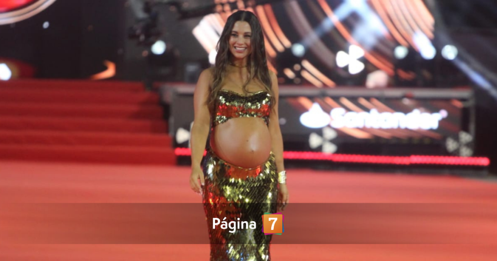 Tita Ureta lució su embarazo con vestido de 15 kilos en la Gala de Viña: lo usó Paris Hilton