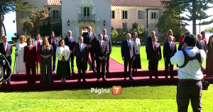 Casi una hora de retraso así fue la toma de la foto oficial de Kast y su equipo en Cerro Castillo