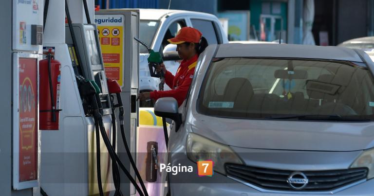 Tras histórica alza de los combustibles: ¿a cuánto llegaría el valor de la UF?