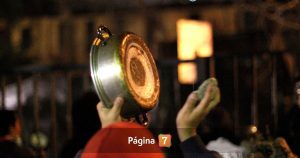 Caerolazos en Santiago por alza en precio de los combustibles