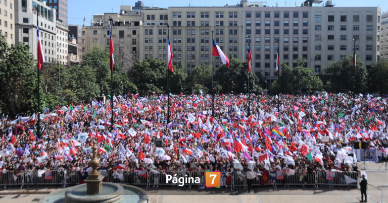 Adherentes del Presidente Boric se reunieron en Plaza de la Constitución para despedir su gobierno