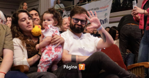 Gabriel Boric reapareció públicamente tras dejar La Moneda: participó en encuentro del Frente Amplio